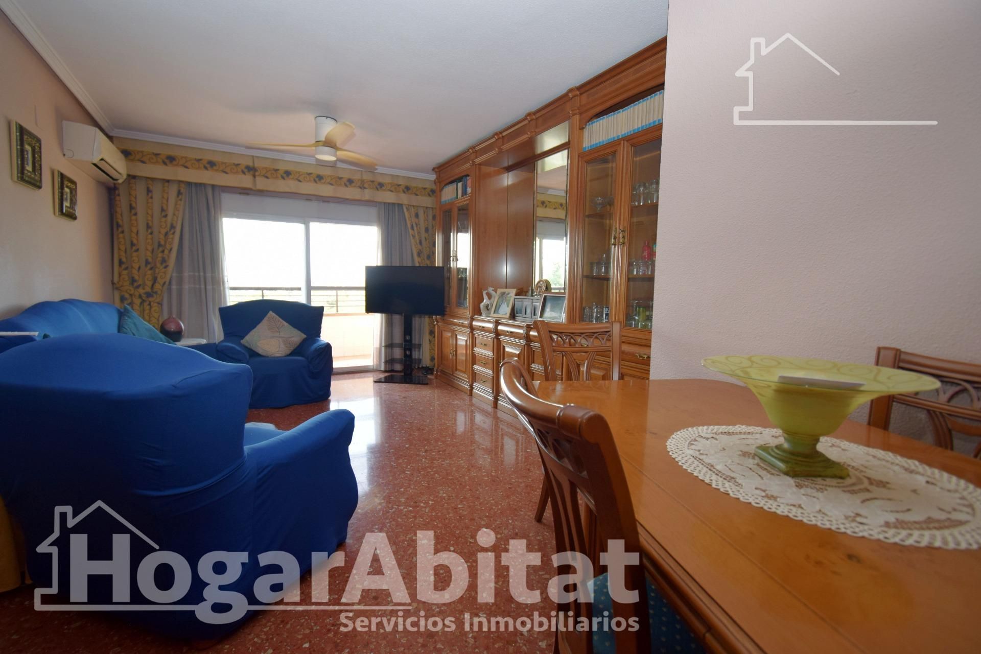 Sala de estar de Piso en venta en Paterna con Aire acondicionado y Balcón