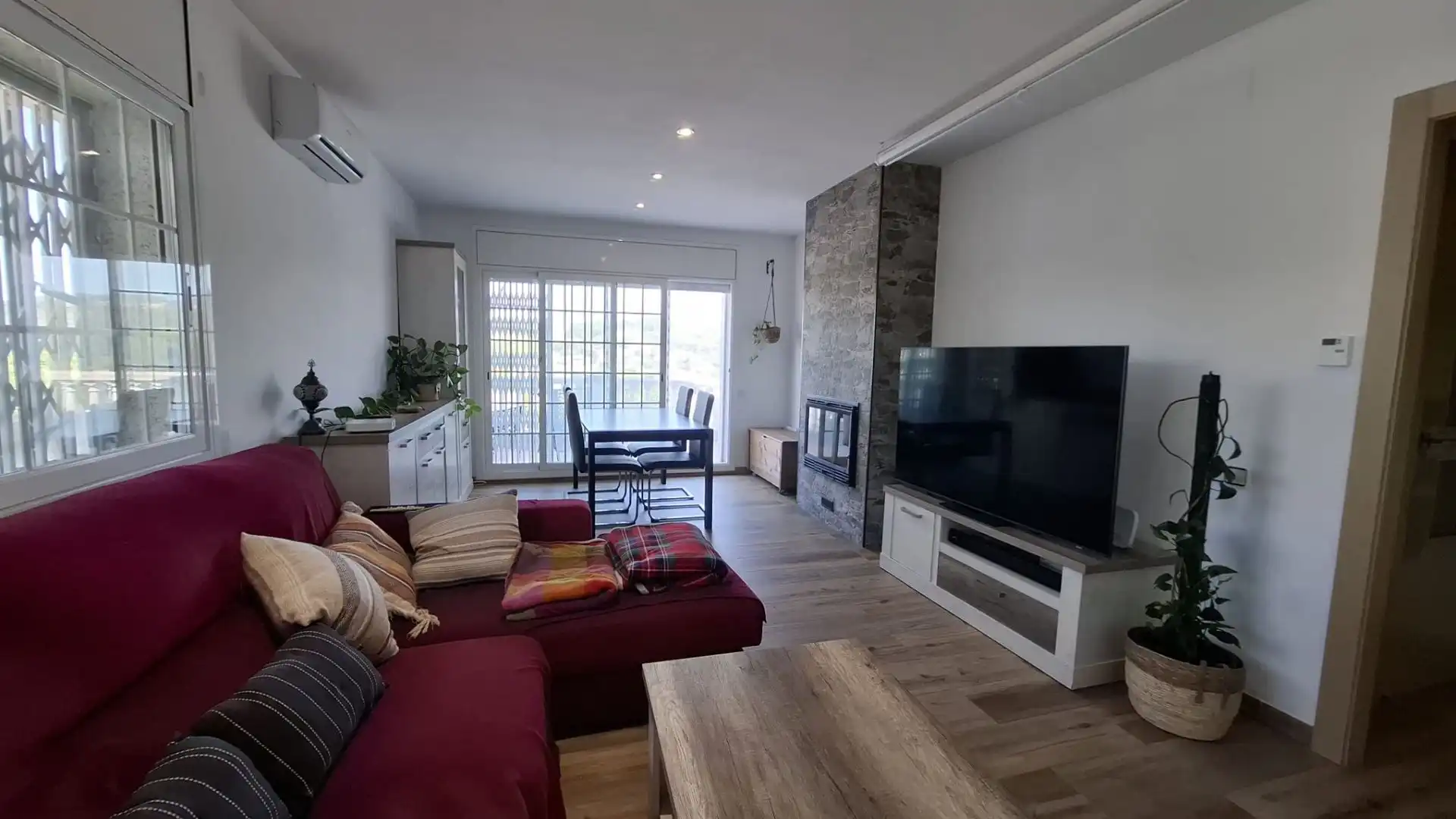 Sala de estar de Casa o chalet en venta en Vallirana con Aire acondicionado, Calefacción y Terraza