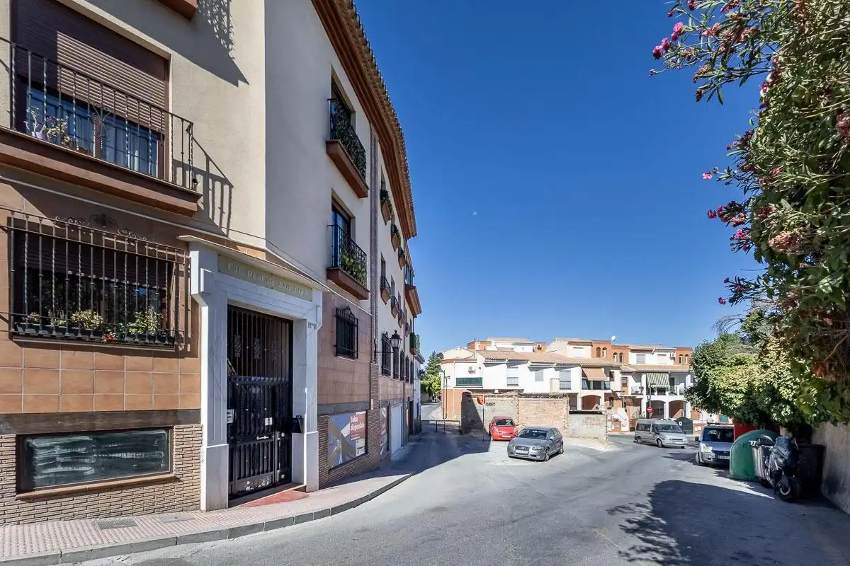 Vista exterior de Piso en venta en La Zubia con Aire acondicionado y Trastero