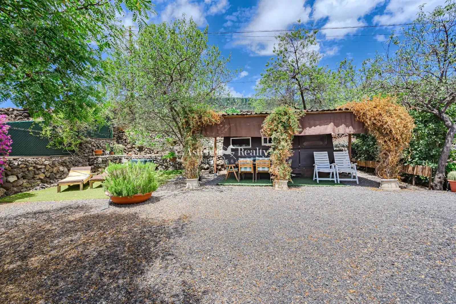 Jardí de Casa o xalet en venda en Guía de Isora amb Terrassa, Traster i Moblat