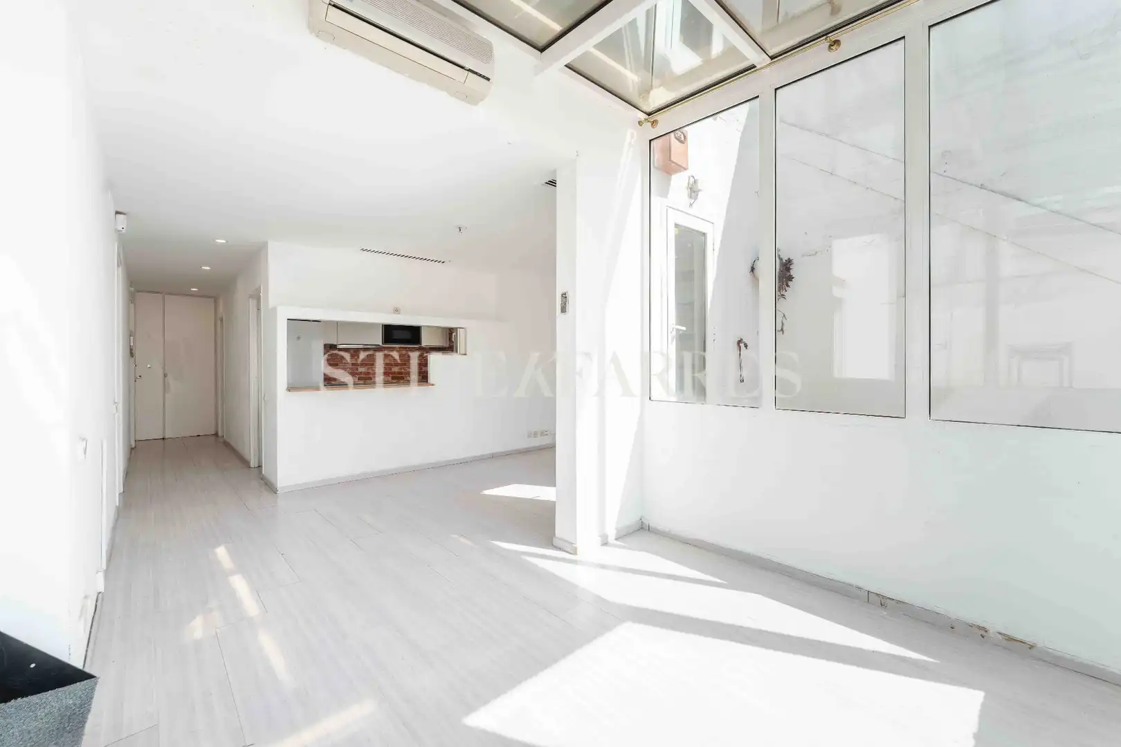 Vista exterior de Ático en venta en Barcelona con Aire acondicionado, Calefacción y Trastero