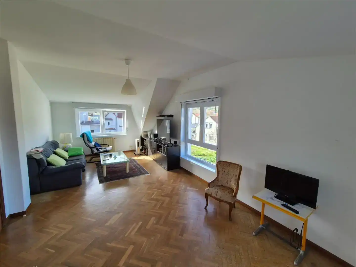 Sala d'estar de Casa o xalet en venda en Cabana de Bergantiños amb Jardí privat, Parquet i Traster