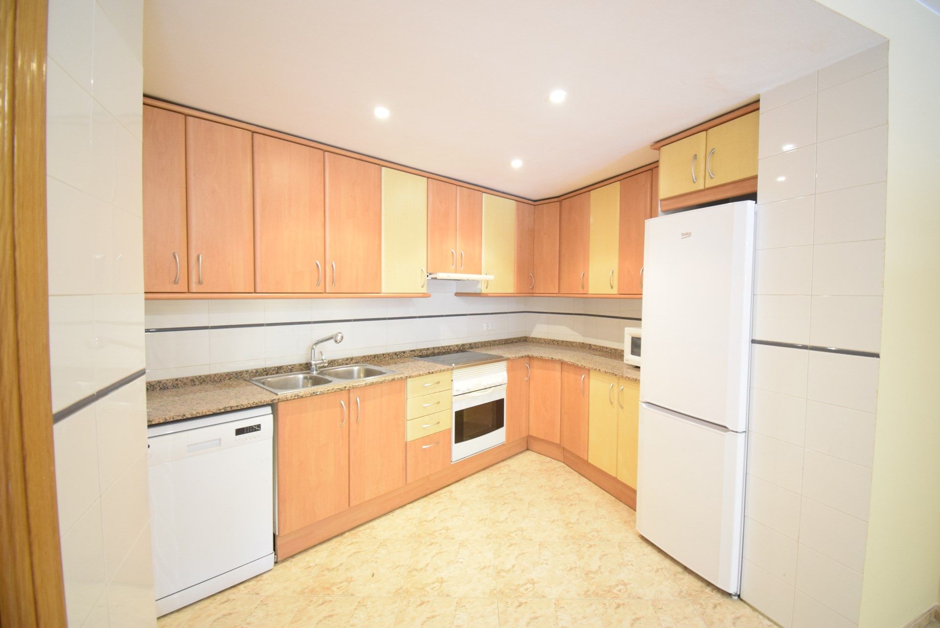 Kitchen of Flat to rent in Girona Capital  with Heating and Furnished