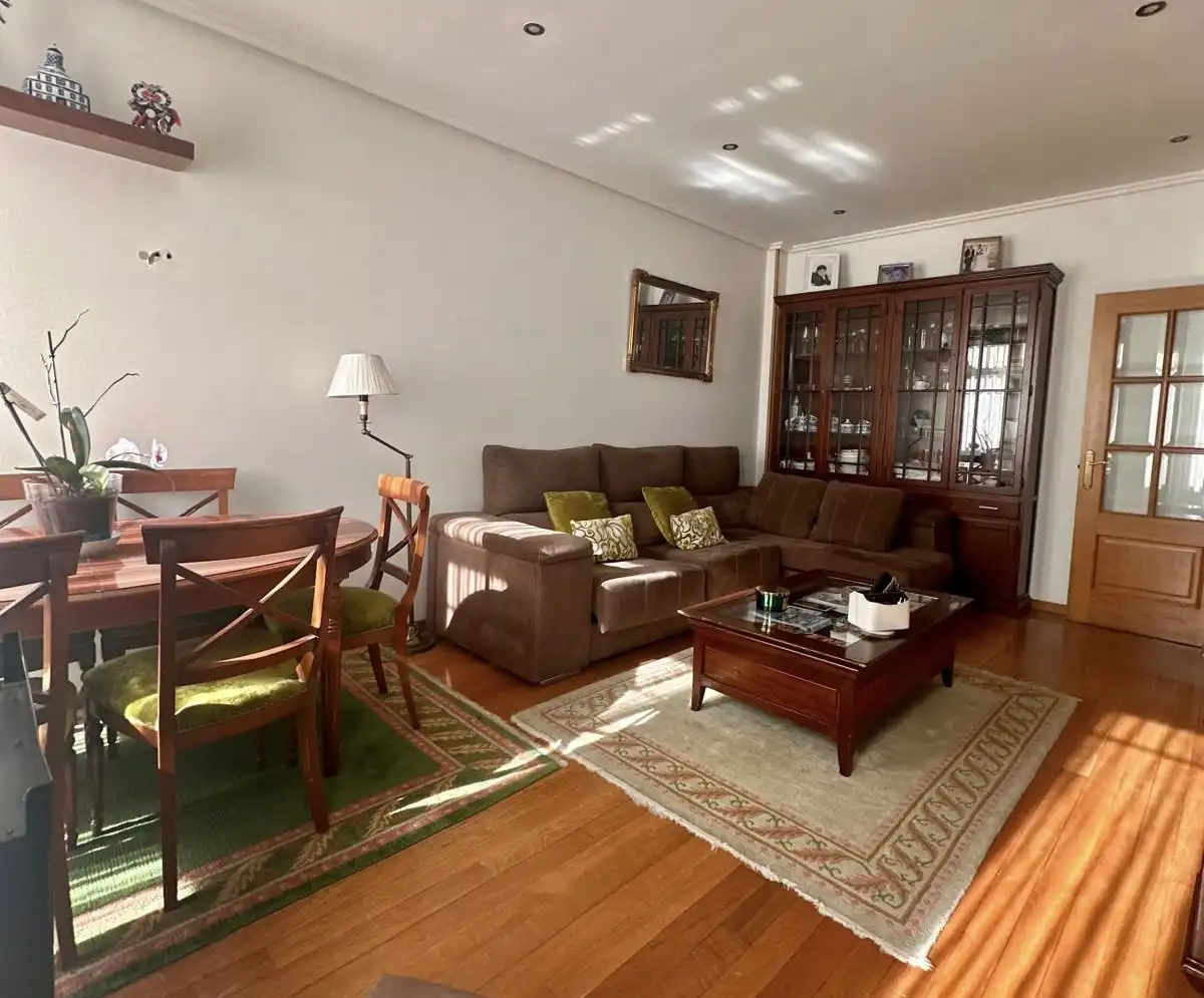 Sala d'estar de Dúplex en venda en Ferrol amb Calefacció, Parquet i Internet