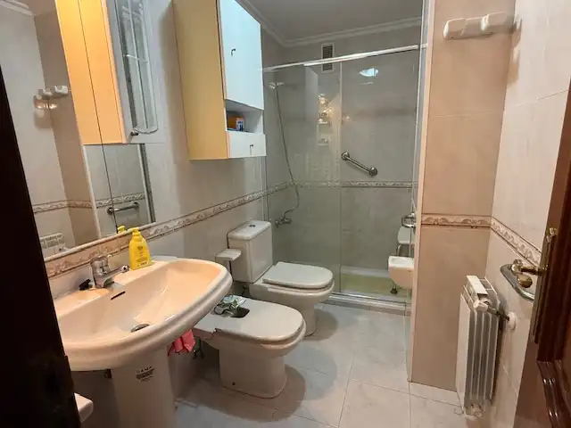 Badezimmer von Wohnung zum Verkauf in Narón mit Parkett, Abstellraum und Internet