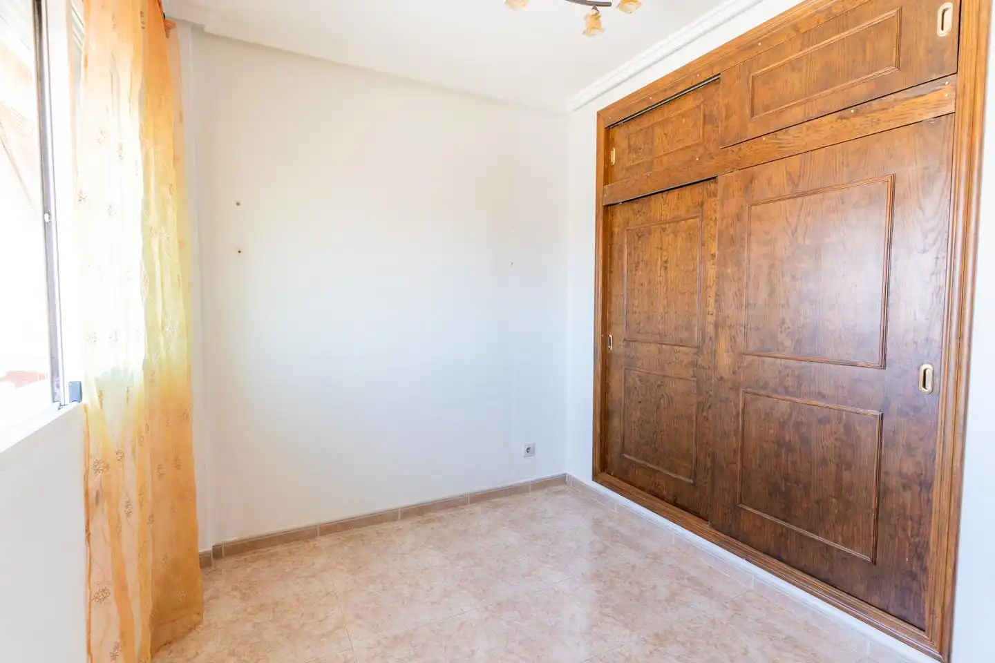 Einfamilien-Reihenhaus zum Verkauf in Santa Pola mit Klimaanlage, Privatgarten und Terrasse