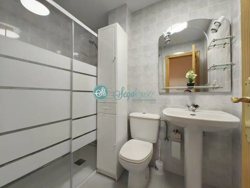 Badezimmer von Wohnung zur Miete in Segovia mit Heizung, Parkett und Terrasse