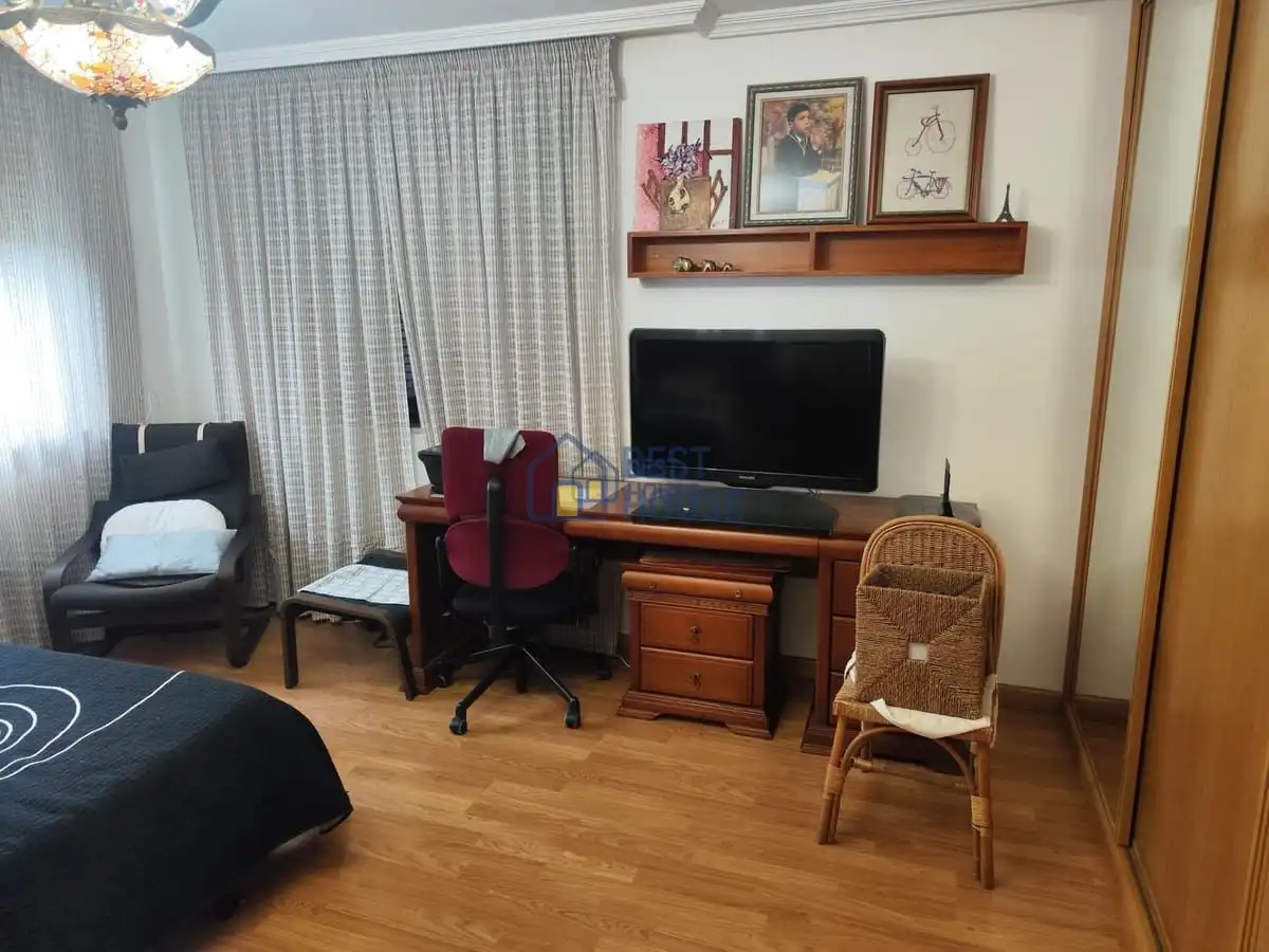 Sala d'estar de Casa o xalet en venda en San Andrés del Rabanedo amb Calefacció, Jardí privat i Parquet
