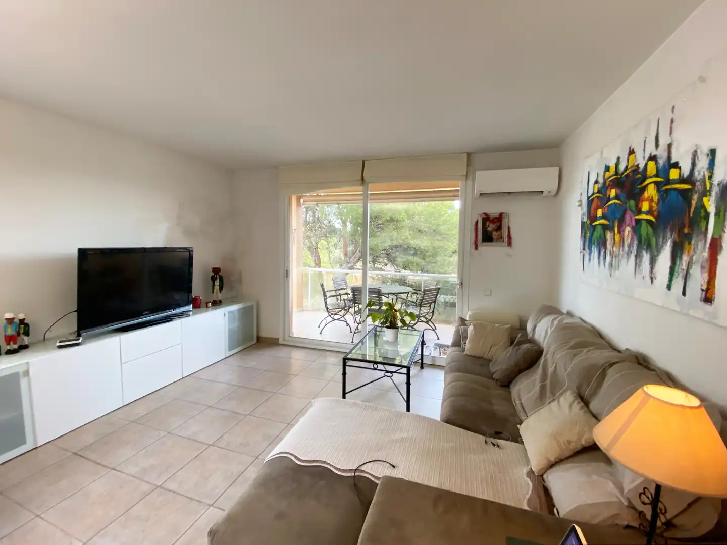 Wohnzimmer von Maisonette zum Verkauf in Pals mit Heizung, Terrasse und Ofen