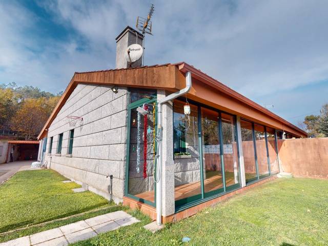 Casa-chalet en Venta en Ganade en Ponteareas