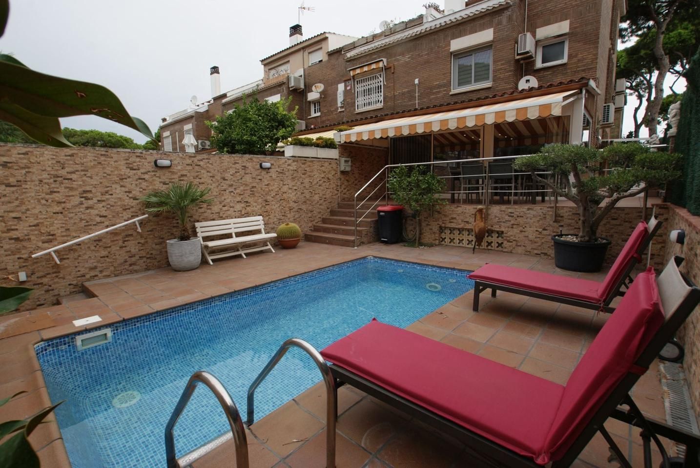 Swimming pool of House or chalet to rent in Castelldefels  with Air Conditioner, Heating and Private garden