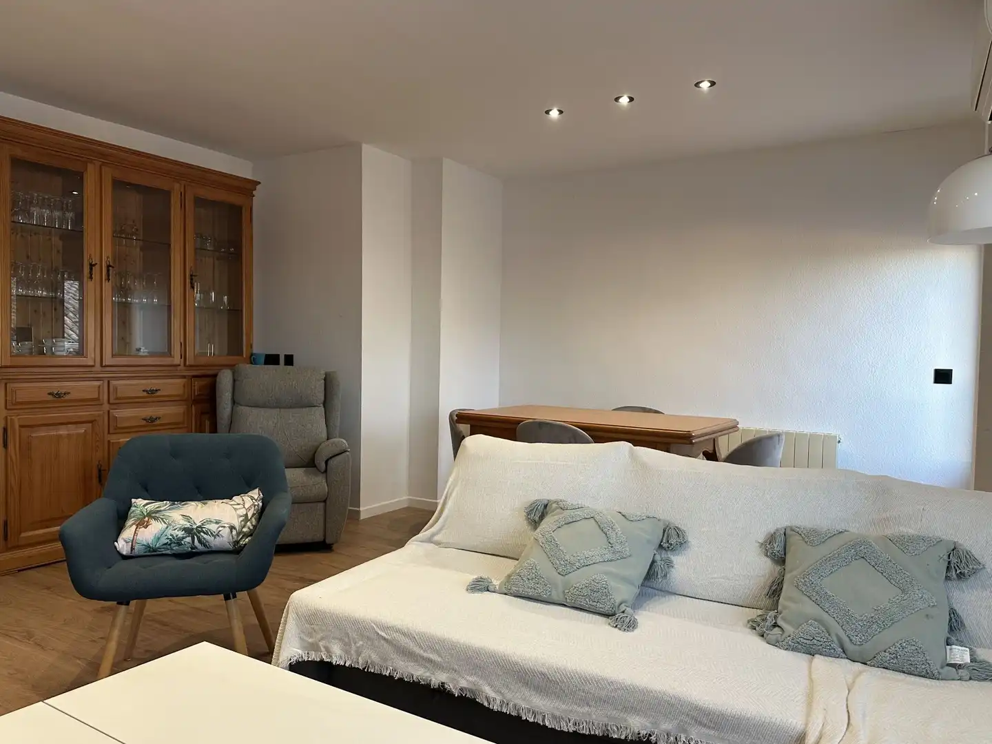 Living room of Flat for sale in Agullent  with Air Conditioner, Heating and Furnished