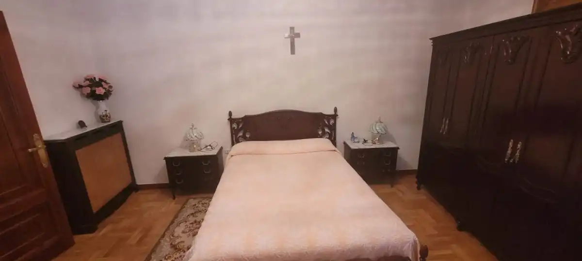 Dormitori de Casa o xalet en venda en Segovia amb Calefacció, Terrassa i Moblat