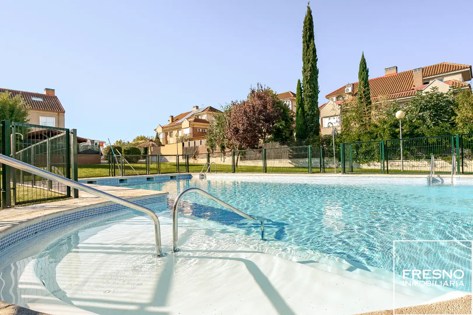 Swimming pool of Detached homes for sale in Cobeña, Madrid