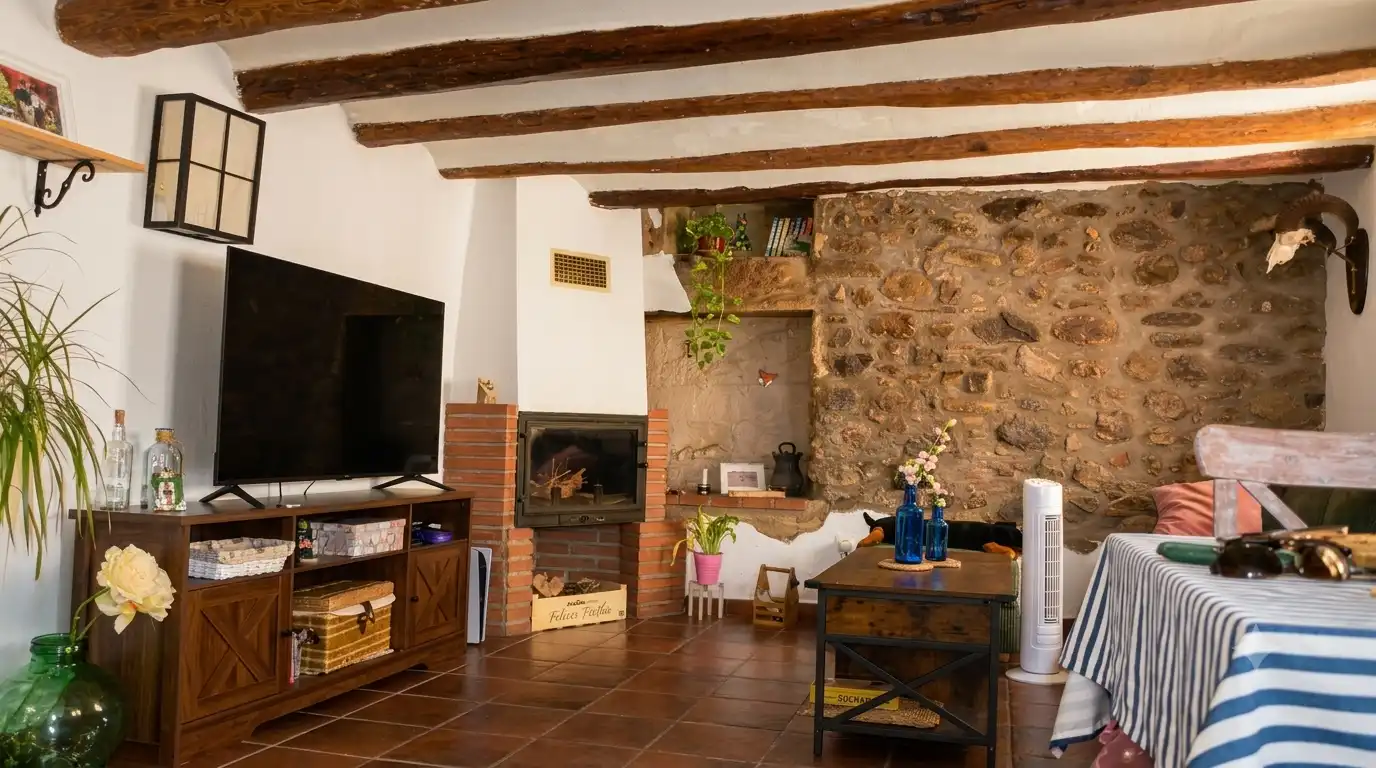 Sala d'estar de Casa o xalet en venda en Montbrió del Camp amb Aire condicionat i Moblat