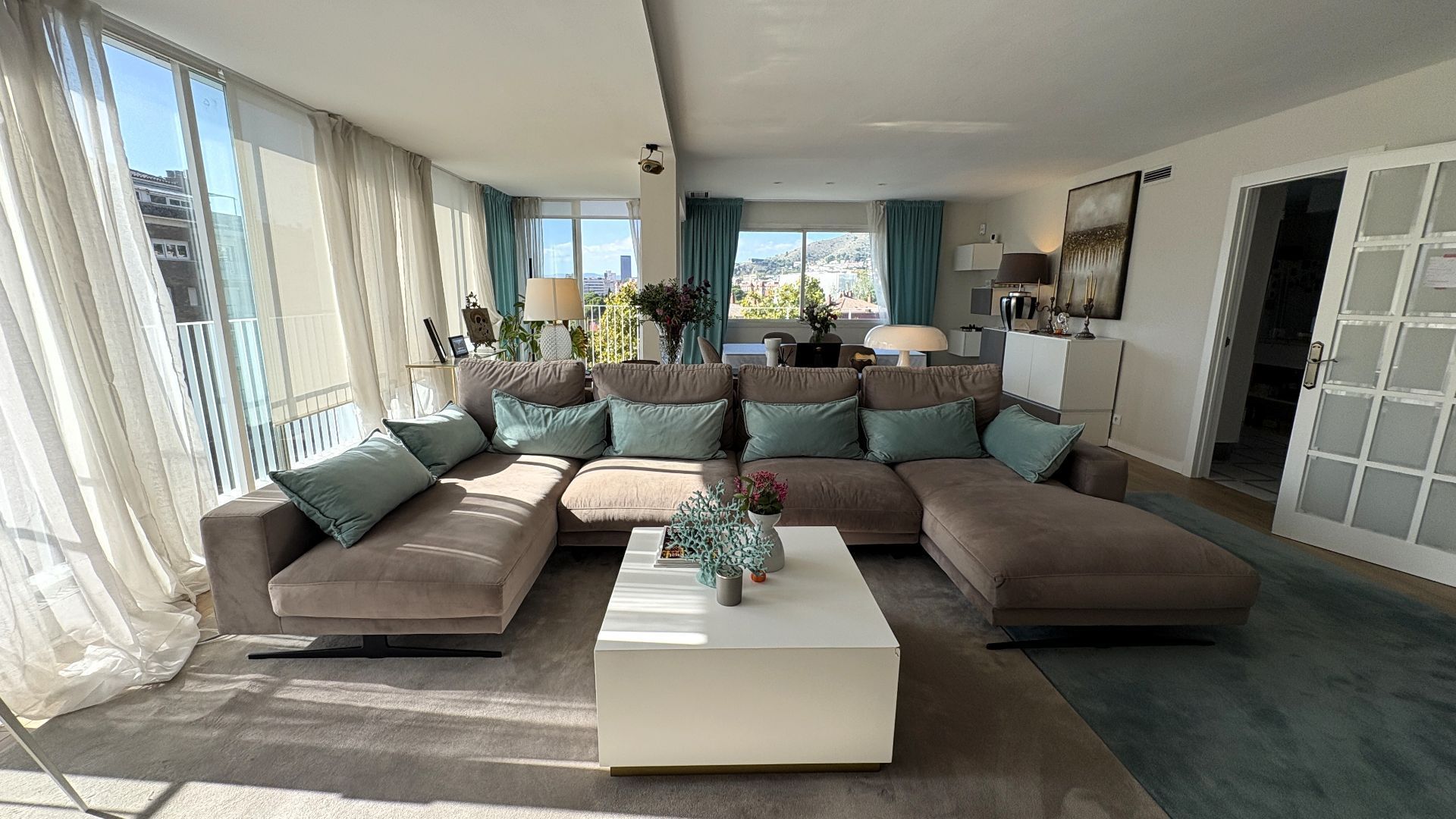 Sala d'estar de Pis de lloguer en  Barcelona Capital amb Aire condicionat, Calefacció i Piscina comunitària