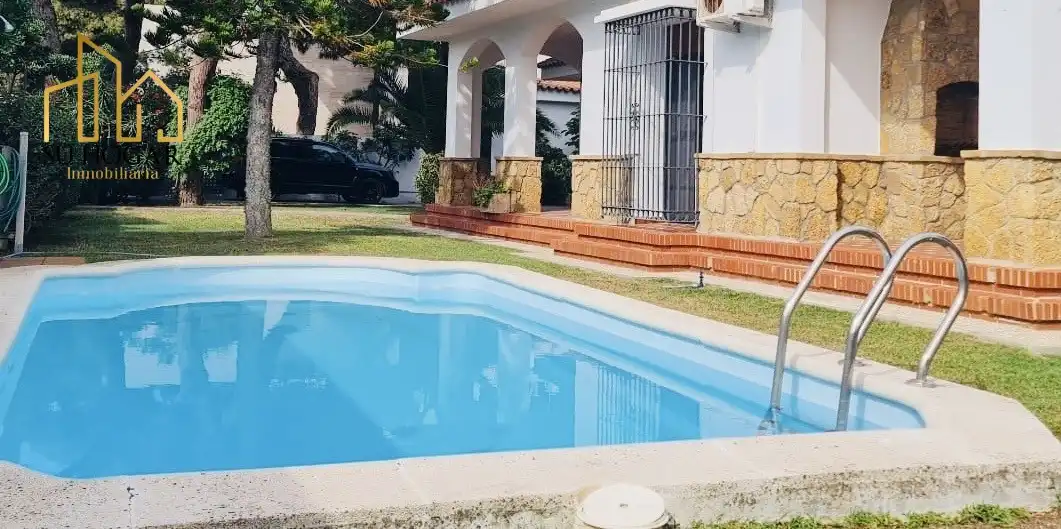 Piscina de Casa o xalet en venda en Rota amb Aire condicionat, Terrassa i Traster