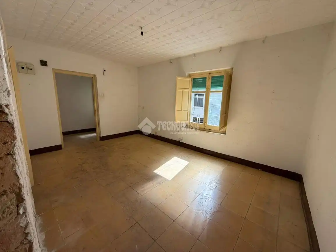Sala d'estar de Pis en venda en Granada amb Alarma