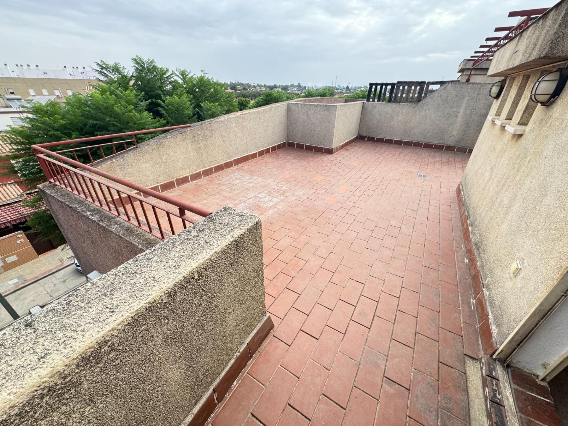 Terrassa de Dúplex en venda en Dos Hermanas amb Aire condicionat, Jardí privat i Terrassa