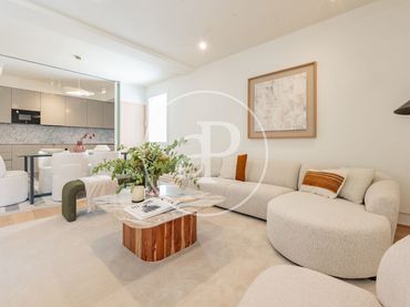 Flat with balcony for sale in Calle de Fernández de la Hoz
