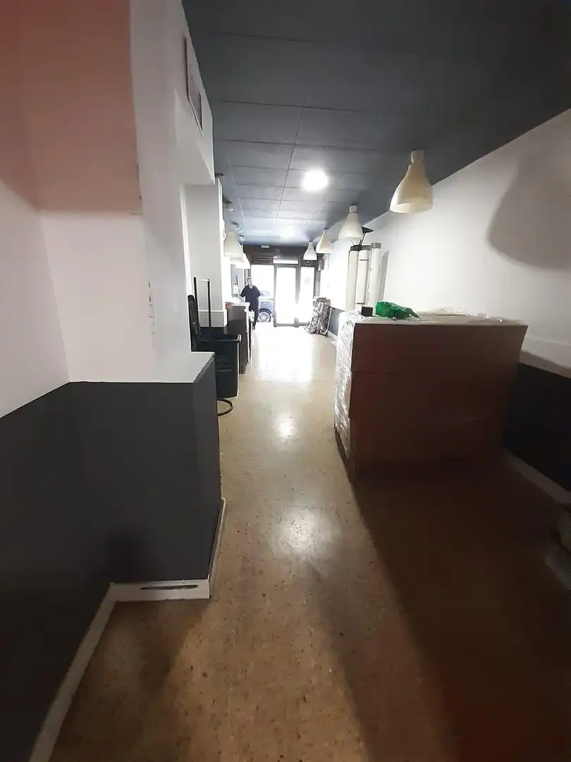 Gewerbefläche zum Verkauf in Col.legis Nous, imagen 4