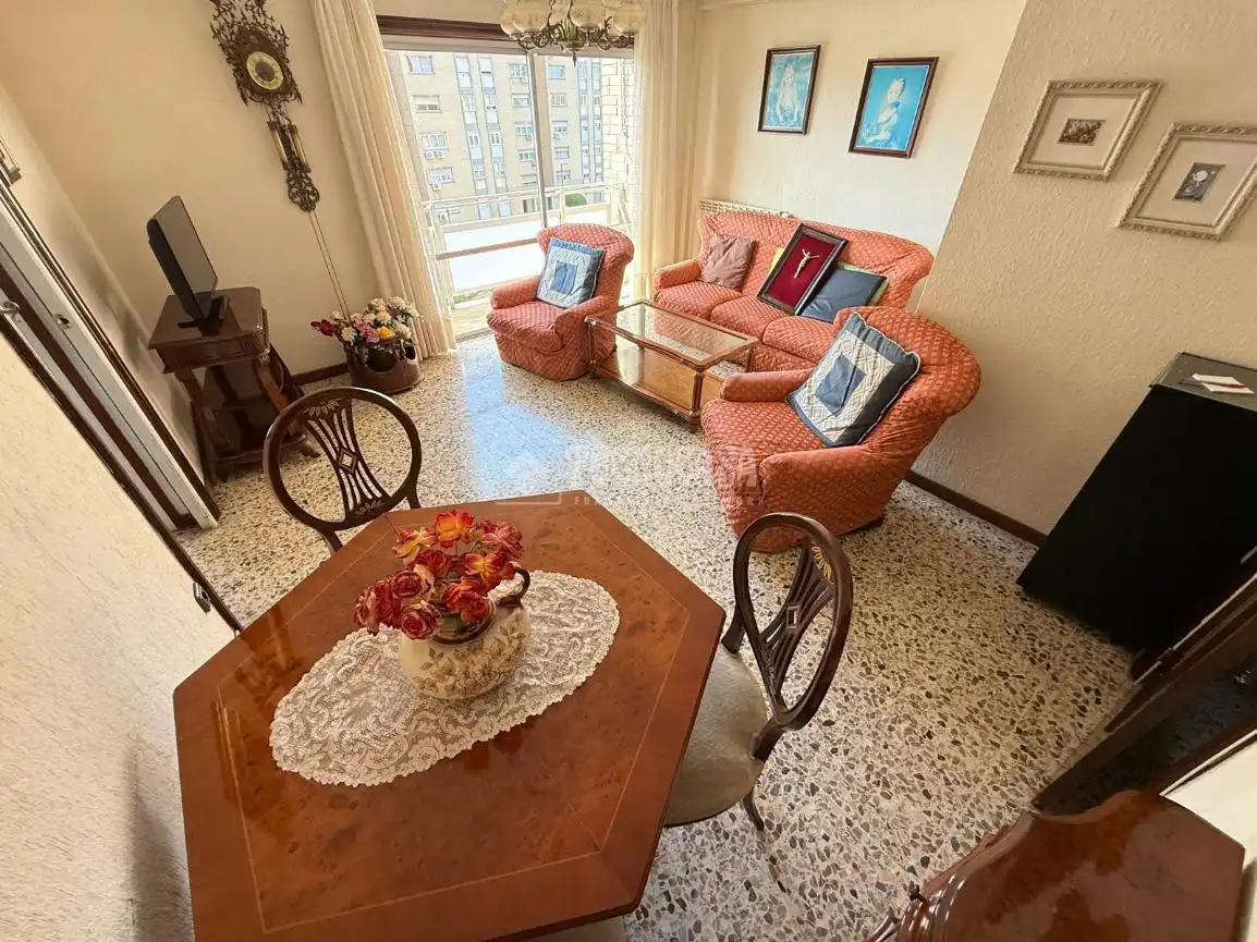 Sala de estar de Piso en venta en Zaragoza con Calefacción, Trastero y Balcón