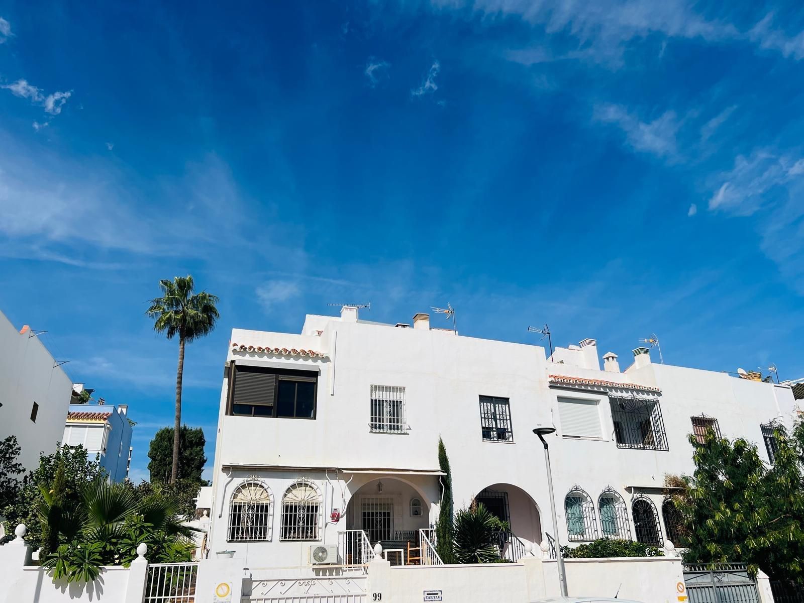 Vista exterior de Casa adosada en venta en Torremolinos con Aire acondicionado, Calefacción y Jardín privado