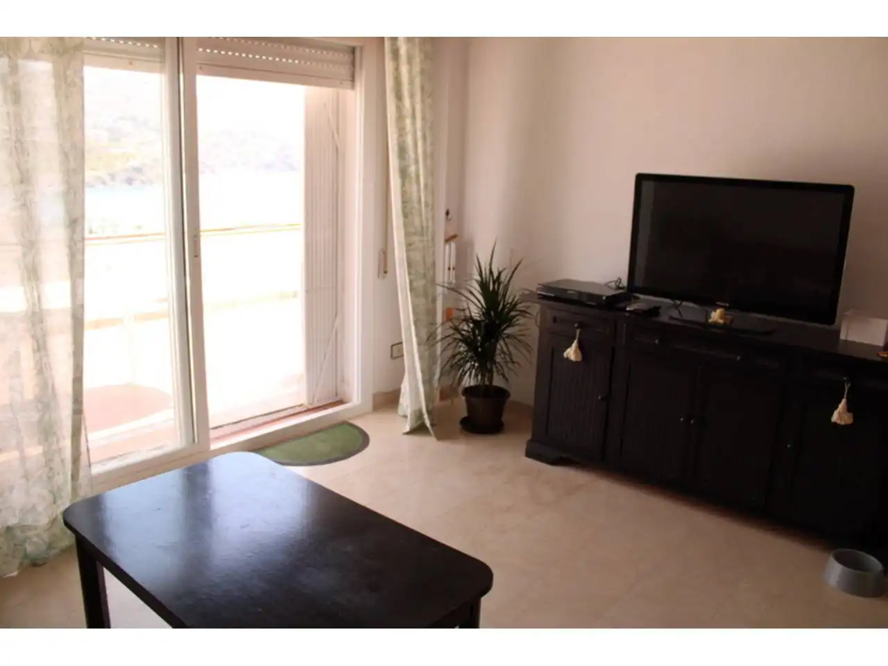 Sala d'estar de Apartament de lloguer en Almuñécar amb Aire condicionat, Terrassa i Moblat
