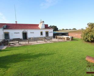 Vista exterior de Finca rústica en venda en Badajoz Capital amb Aire condicionat i Piscina