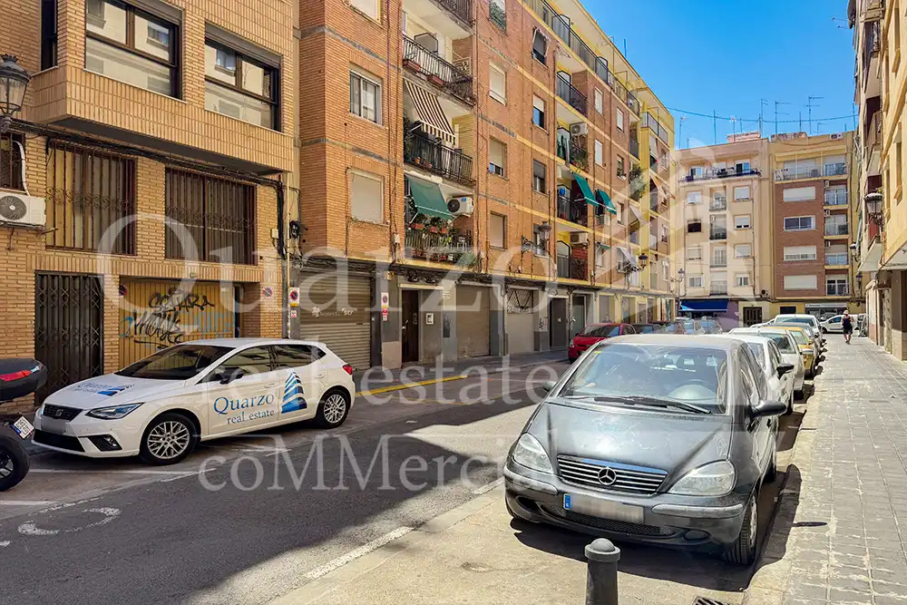 Vista exterior de Local en venda en Valencia