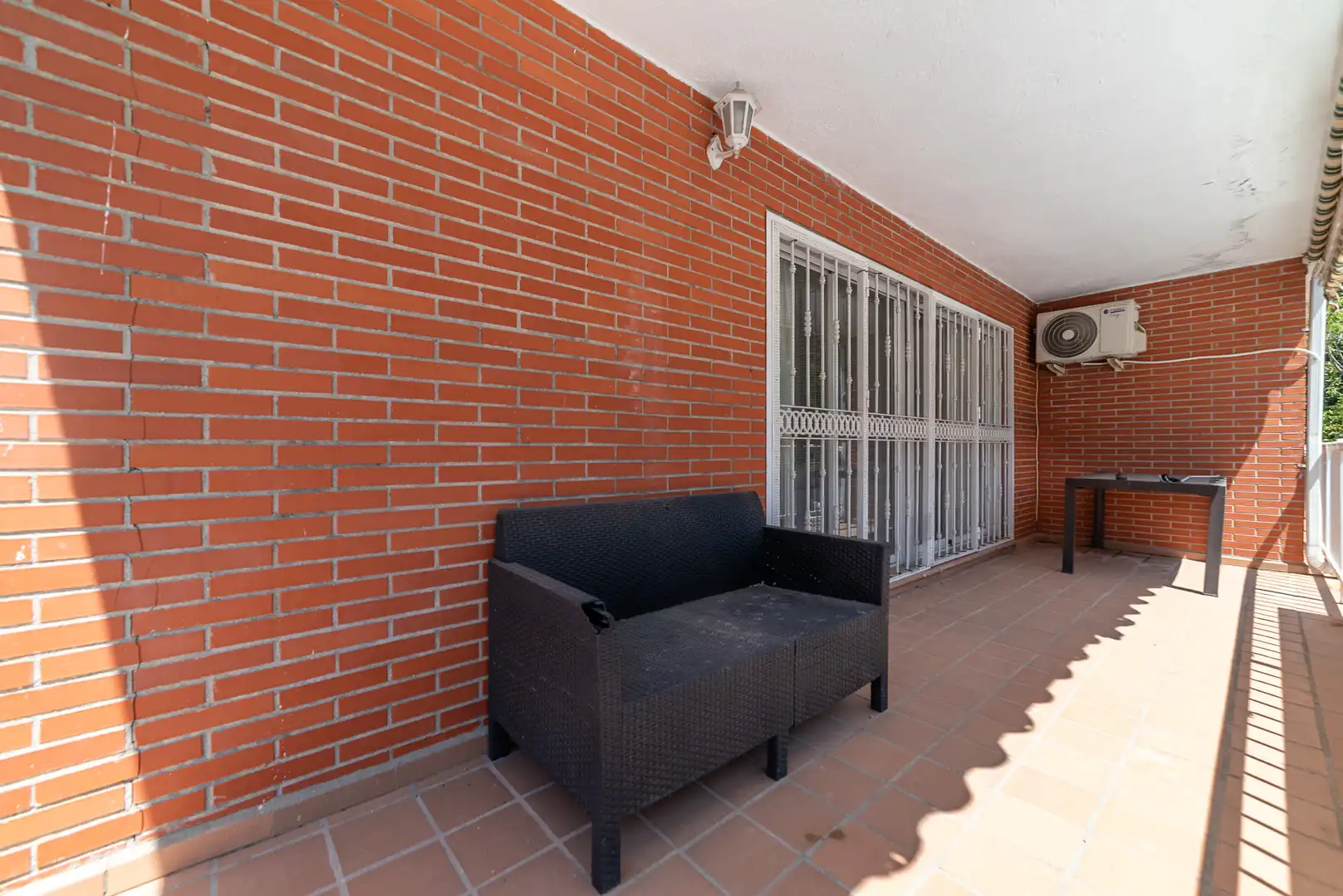 Terrassa de Casa adosada en venda en Móstoles amb Aire condicionat, Calefacció i Jardí privat