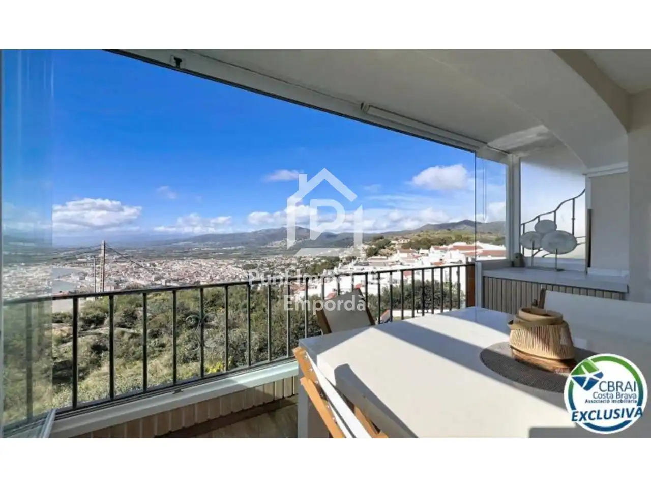 Vista exterior de Apartament en venda en Roses amb Parquet, Terrassa i Moblat