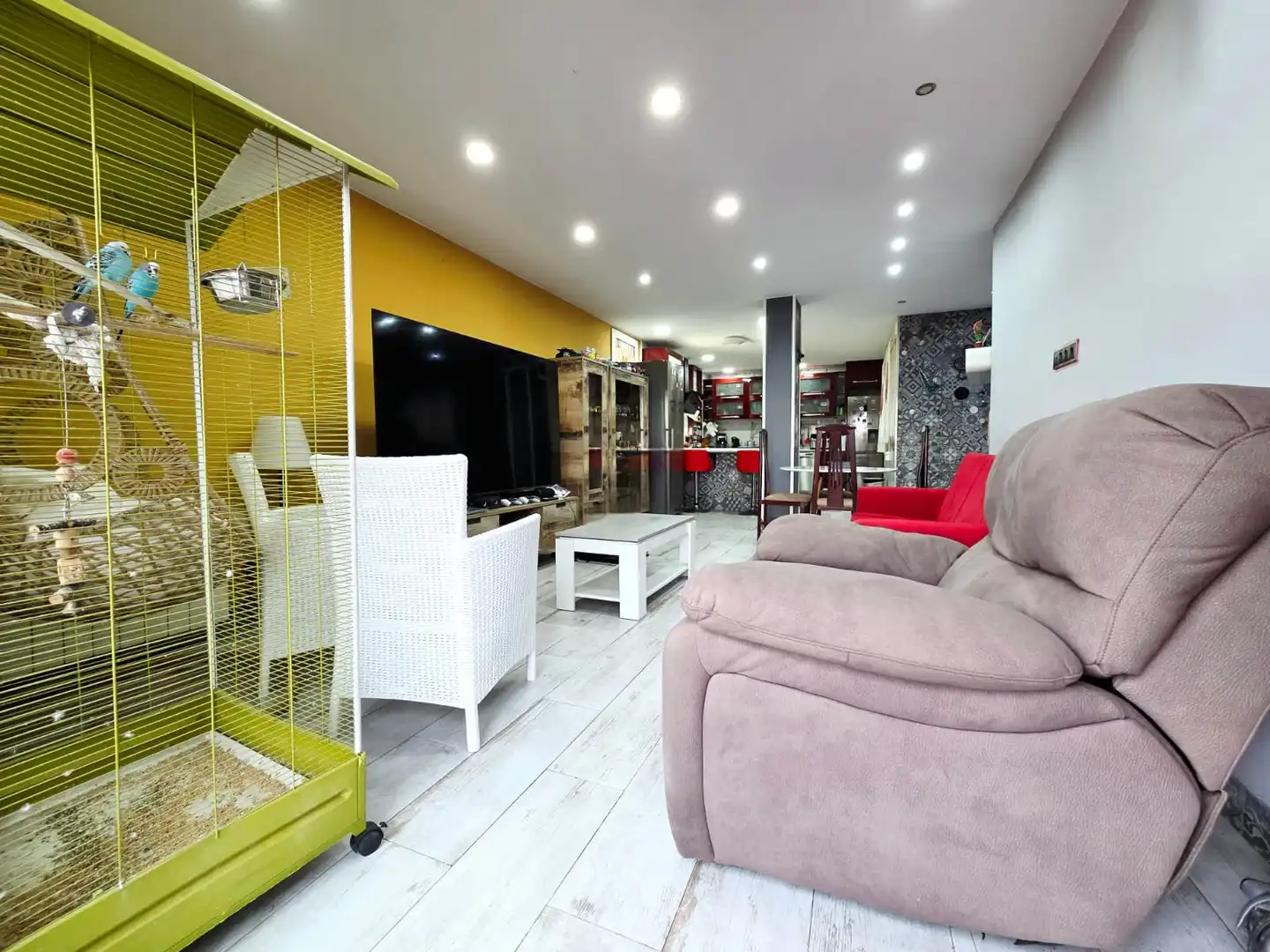Living room of Flat for sale in El Prat de Llobregat  with Air Conditioner, Heating and Parquet flooring