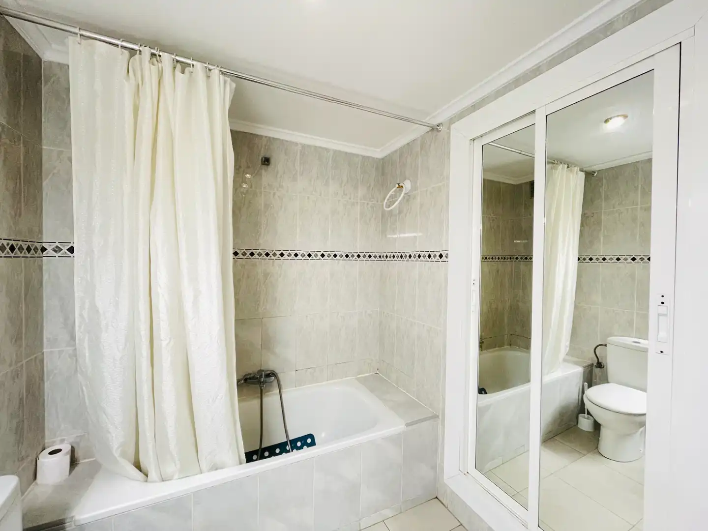 Badezimmer von Wohnung zum Verkauf in Zaragoza mit Klimaanlage, Möbliert und Balkon