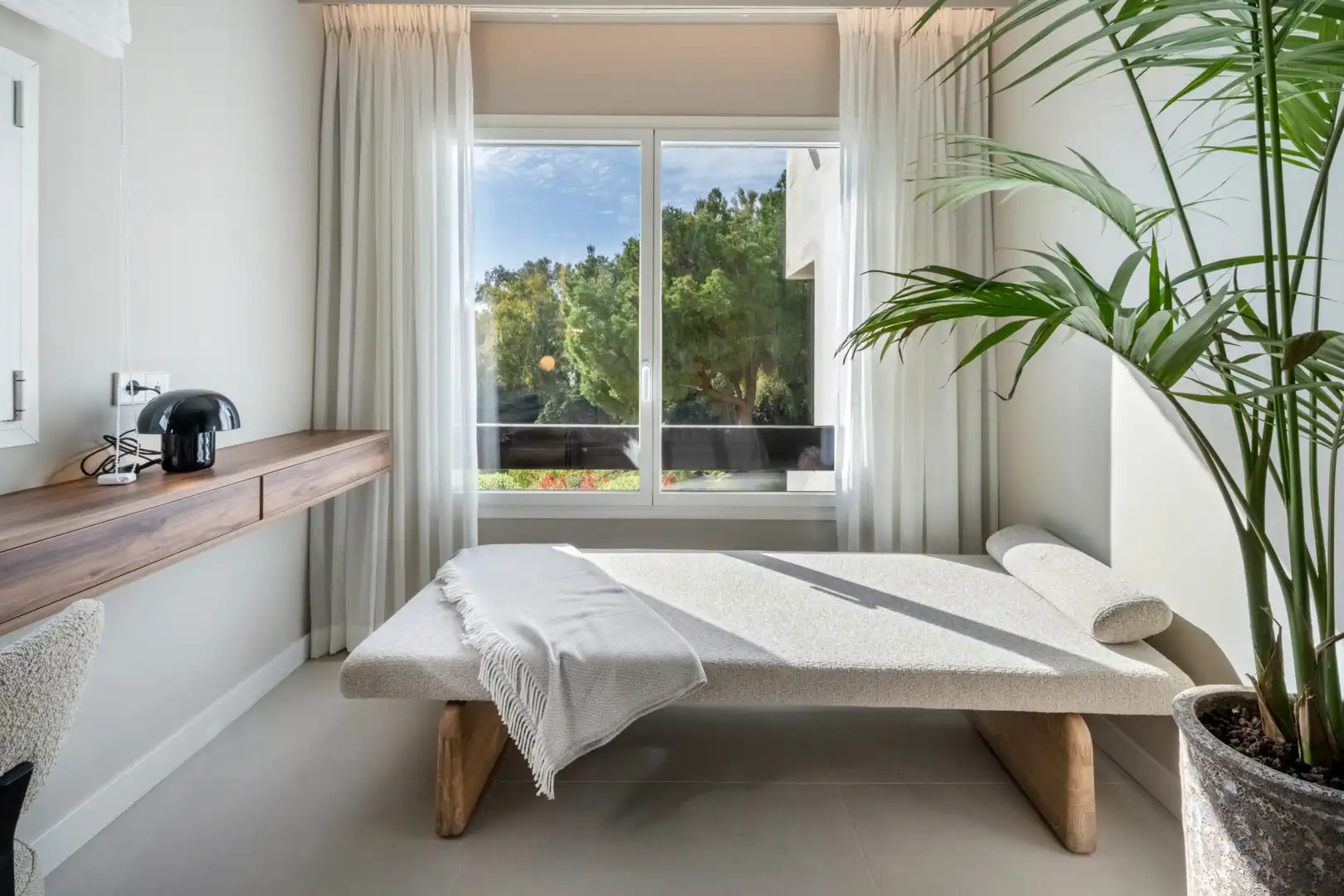 Bedroom of Apartments for sale in Benahavís  with Air Conditioner, Terrace and Swimming Pool