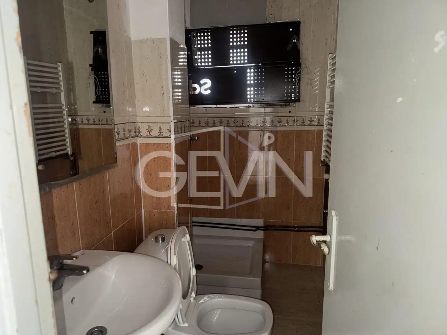 Bathroom of Flat for sale in Sabadell
