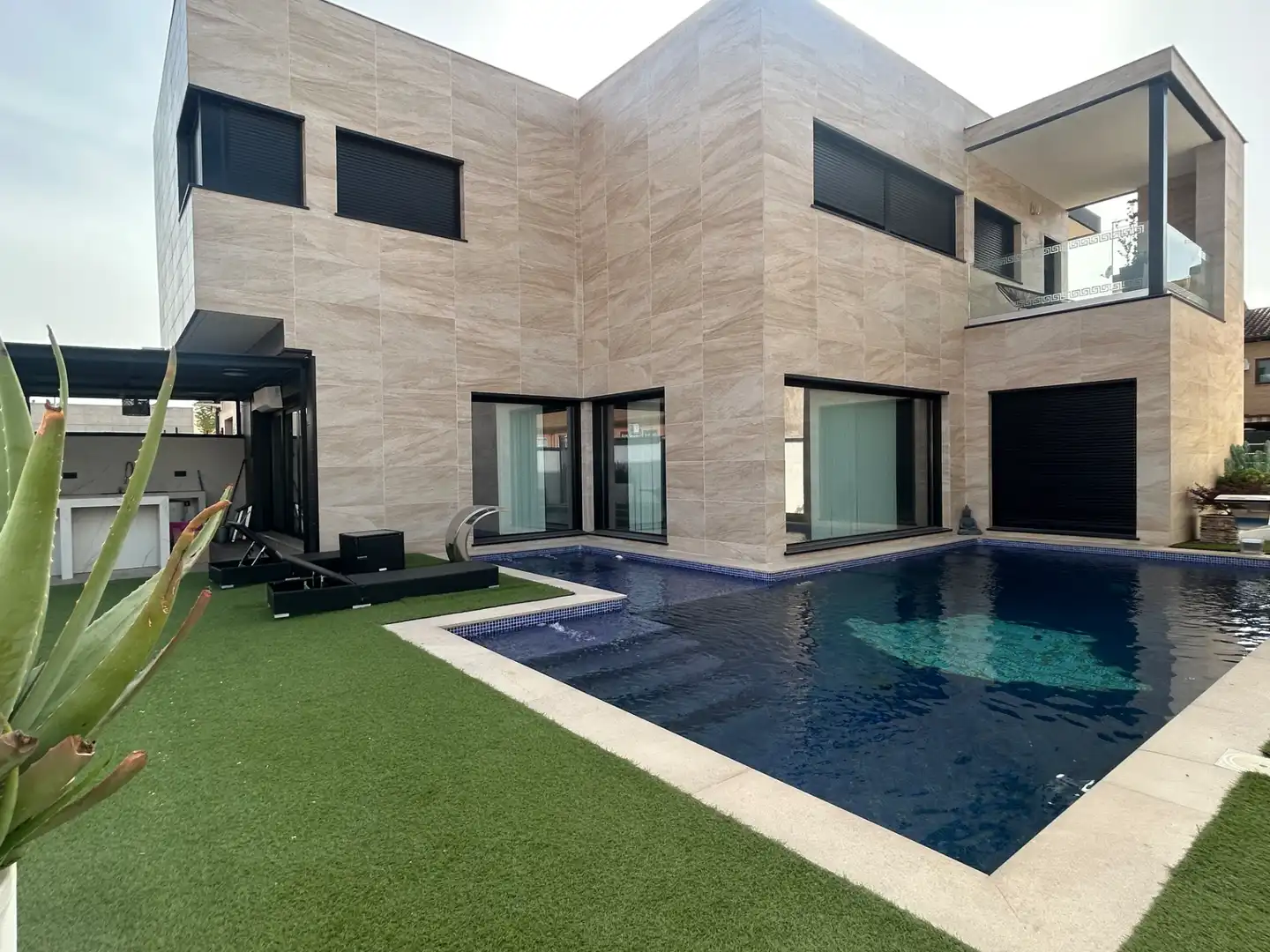 Piscina de Casa o chalet en venta en Yuncos con Aire acondicionado, Calefacción y Jardín privado