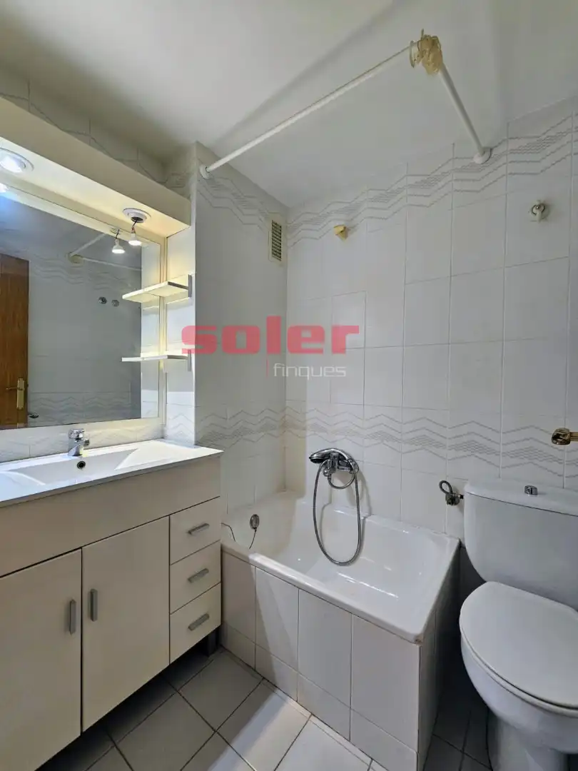 Bathroom of Flat for sale in Sant Cugat del Vallès  with Air Conditioner, Heating and Terrace