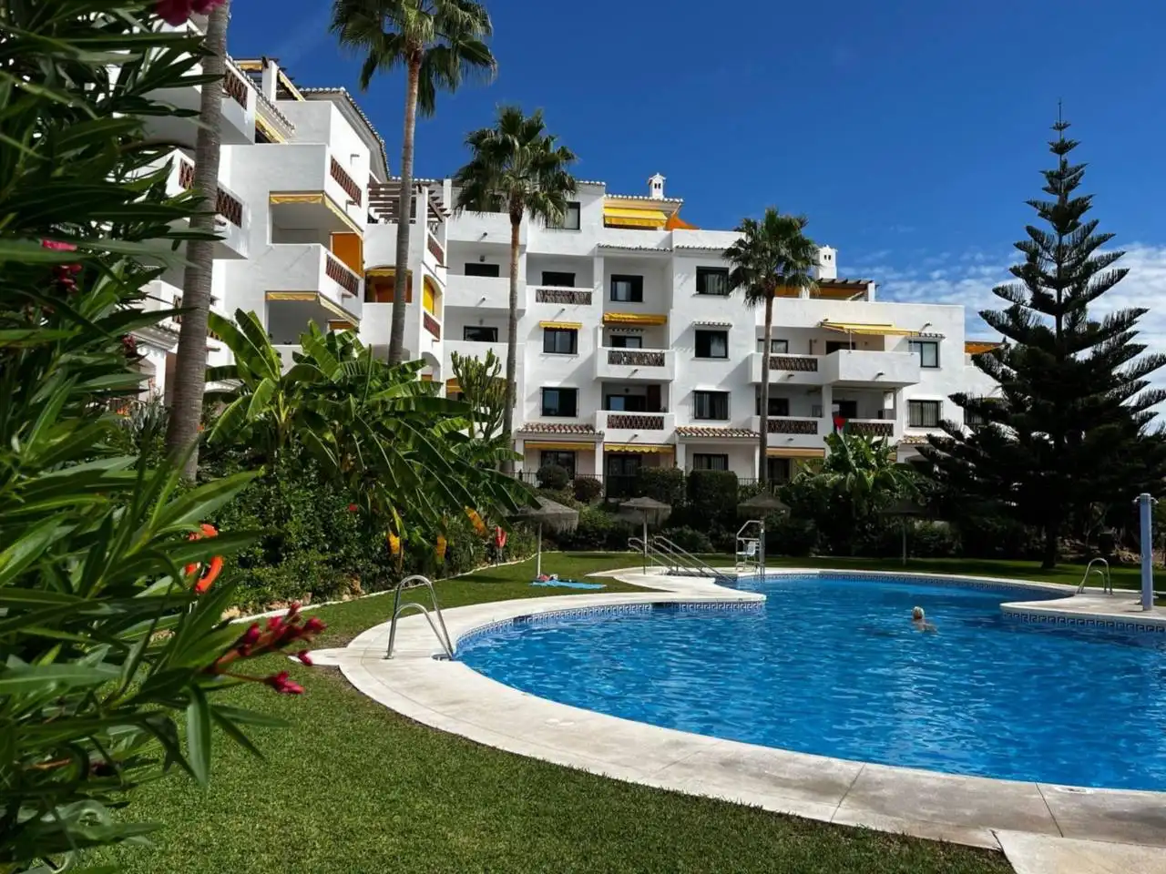 Vista exterior de Apartamento de alquiler en Benalmádena con Aire acondicionado, Calefacción y Terraza