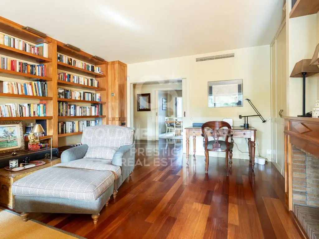 Sala de estar de Piso en venta en Barcelona con Jardín privado, Terraza y Piscina comunitaria