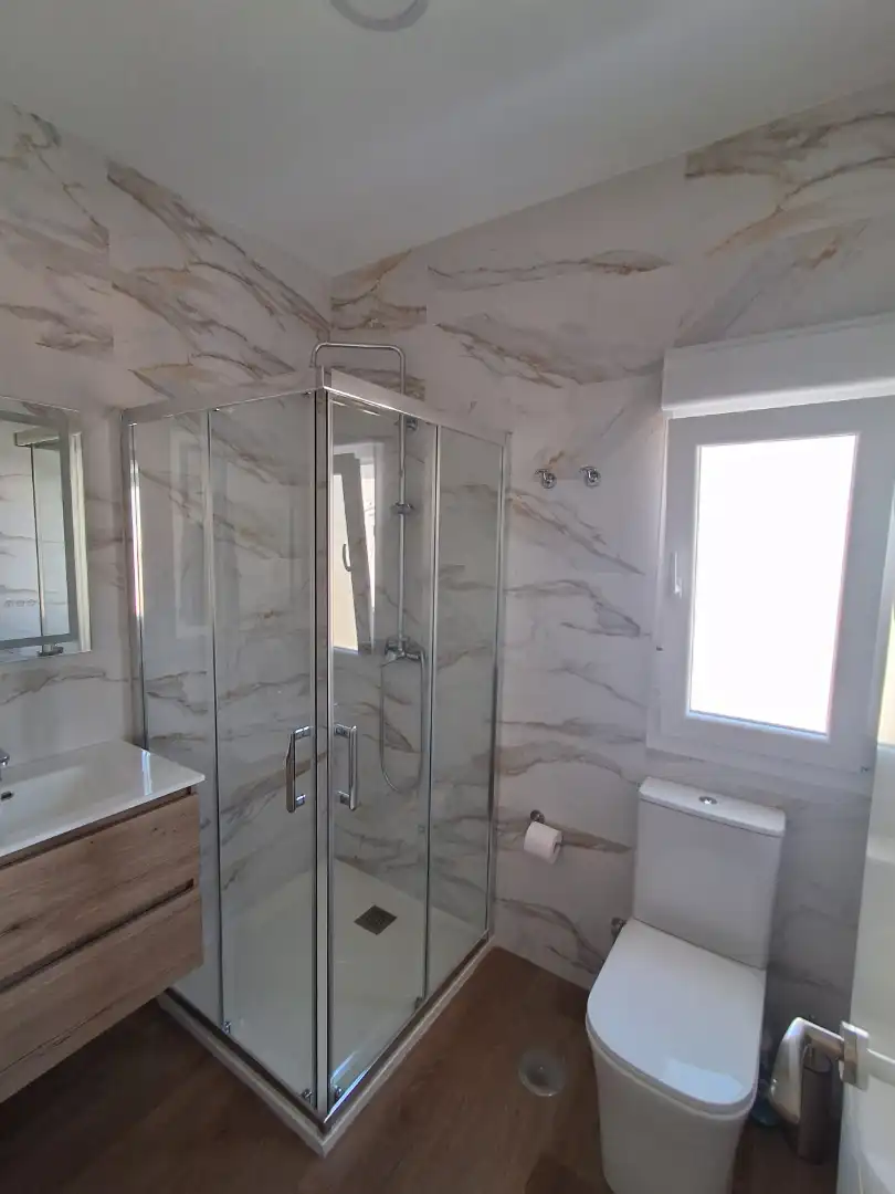 Bathroom of Flat for rent in Avilés  with Heating, Parquet flooring and Terrace