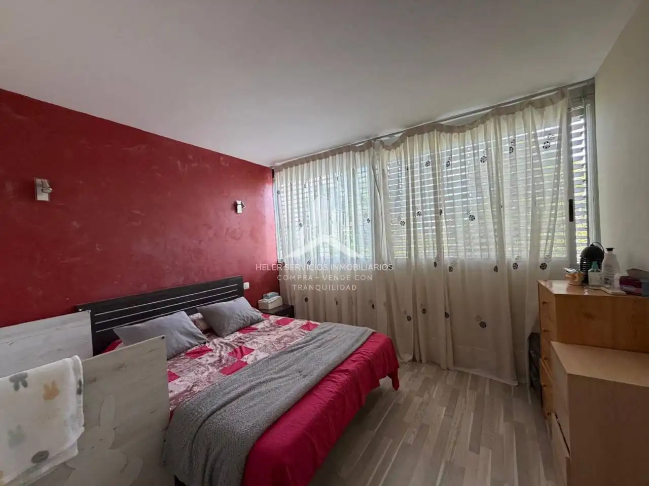Habitación de Piso en venta en Castellón de la Plana / Castelló de la Plana con Balcón y Alarma