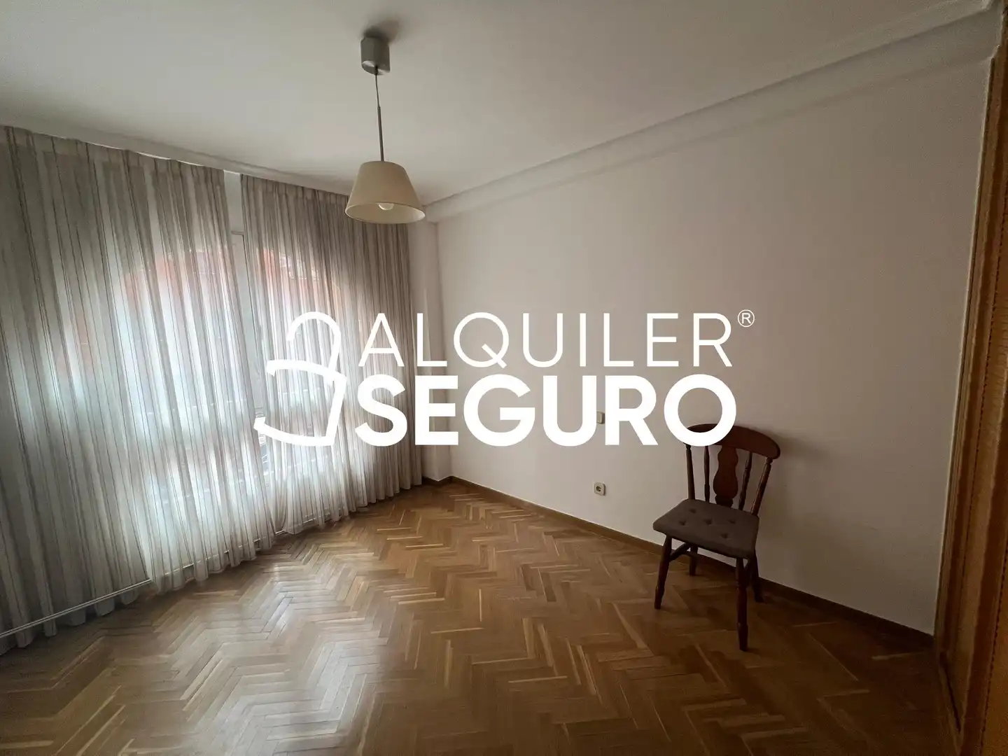Bedroom of Flat for rent in Madrid  with Air Conditioner, Heating and Swimming Pool