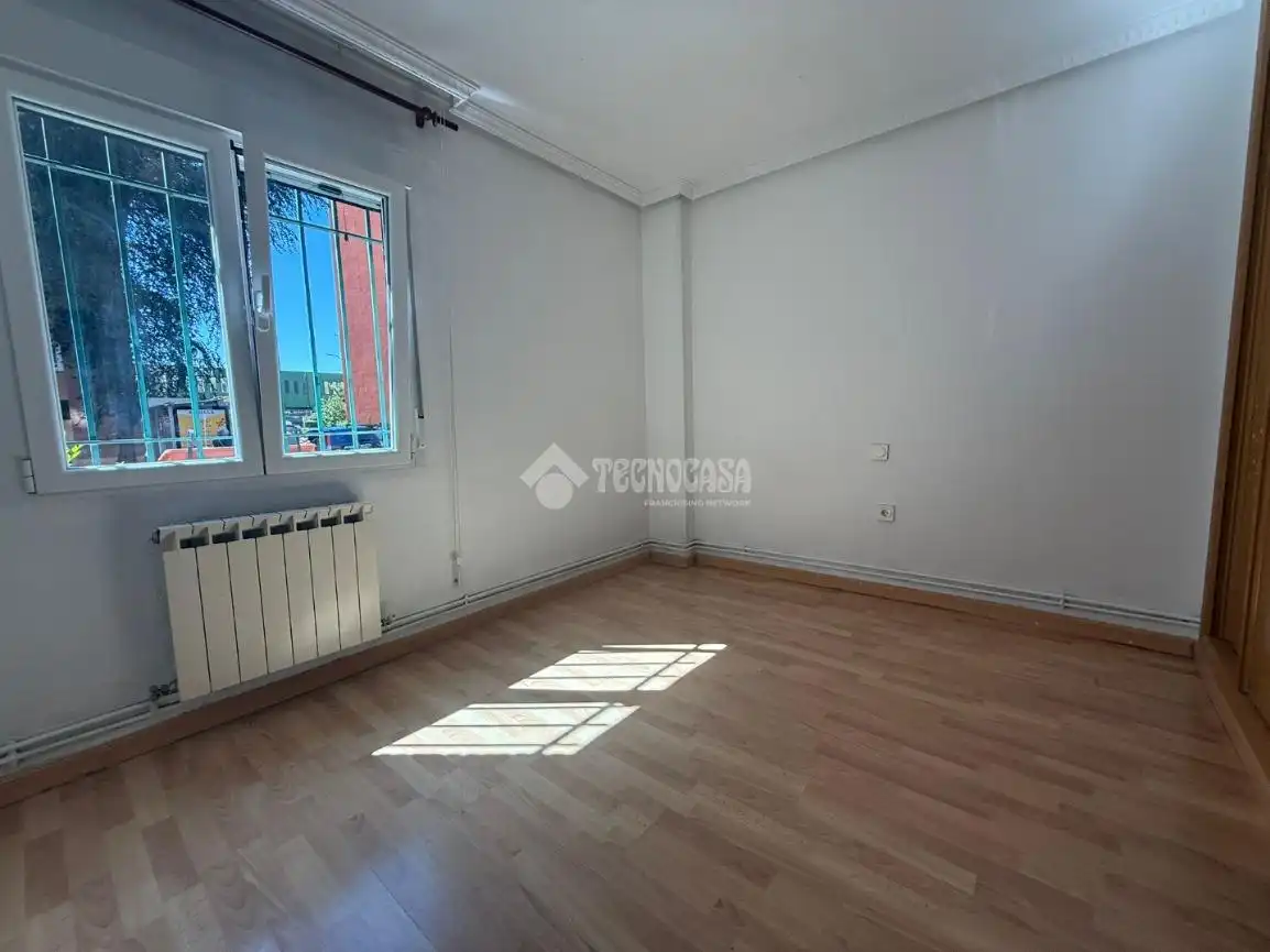 Bedroom of Flat for sale in Alcalá de Henares  with Heating
