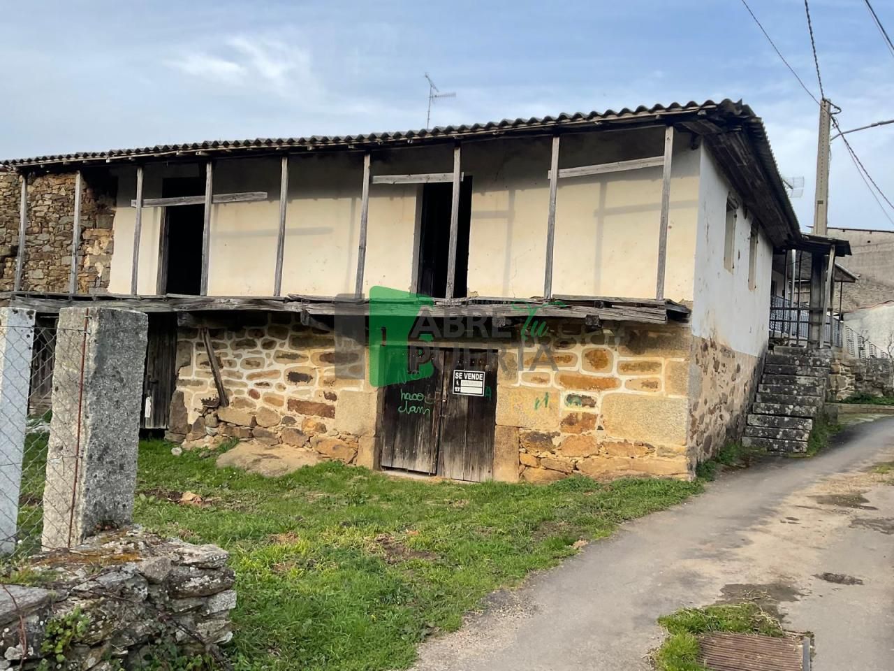 Vista exterior de Casa o xalet en venda en A Merca   amb Jardí privat