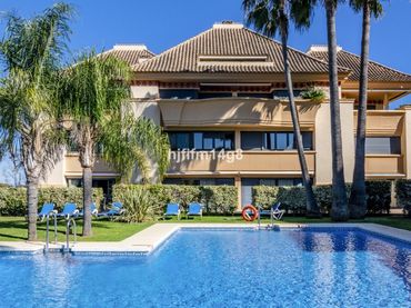 Penthouse mit Pool zum Verkauf in Calle Carlos Arruza 4