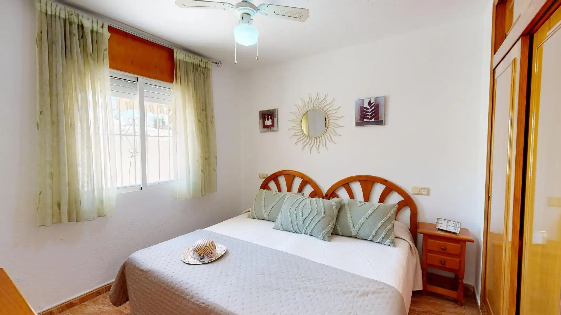Dormitori de Casa adosada en venda en Torrevieja amb Aire condicionat, Calefacció i Jardí privat