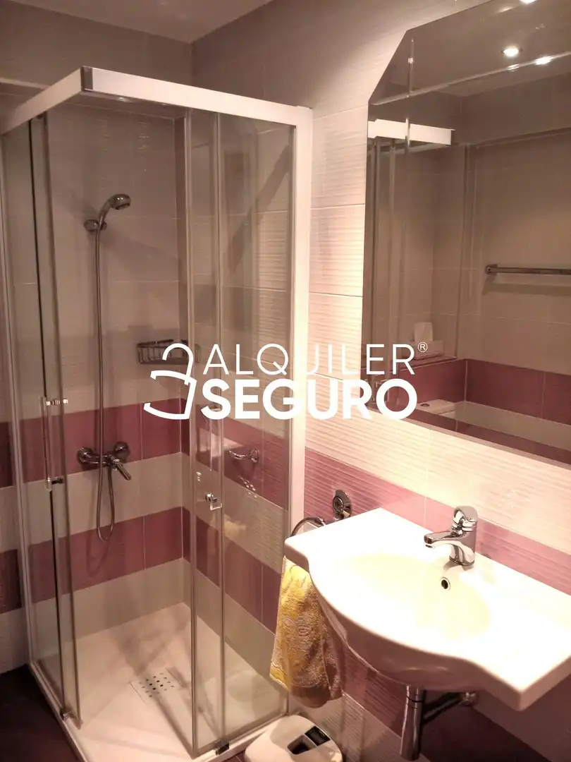 Badezimmer von Wohnung zur Miete in Valladolid mit Heizung und Terrasse