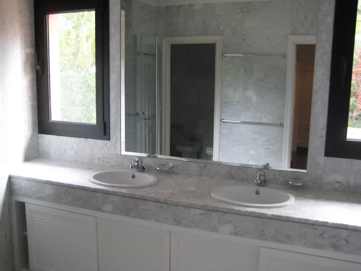 Baño de Casa o chalet de alquiler en Pozuelo de Alarcón con Aire acondicionado, Jardín privado y Parquet