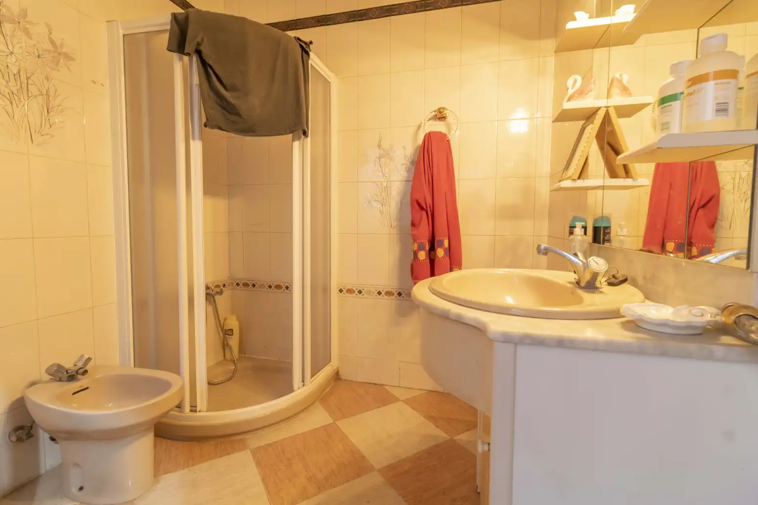 Badezimmer von Einfamilien-Reihenhaus zum Verkauf in Brenes mit Terrasse, Möbliert und Balkon
